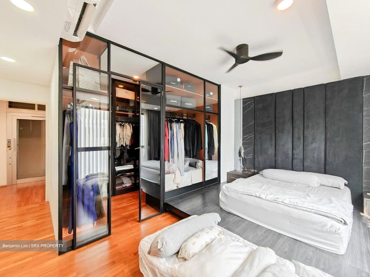Charlton 27 (D19), Terrace #617667601